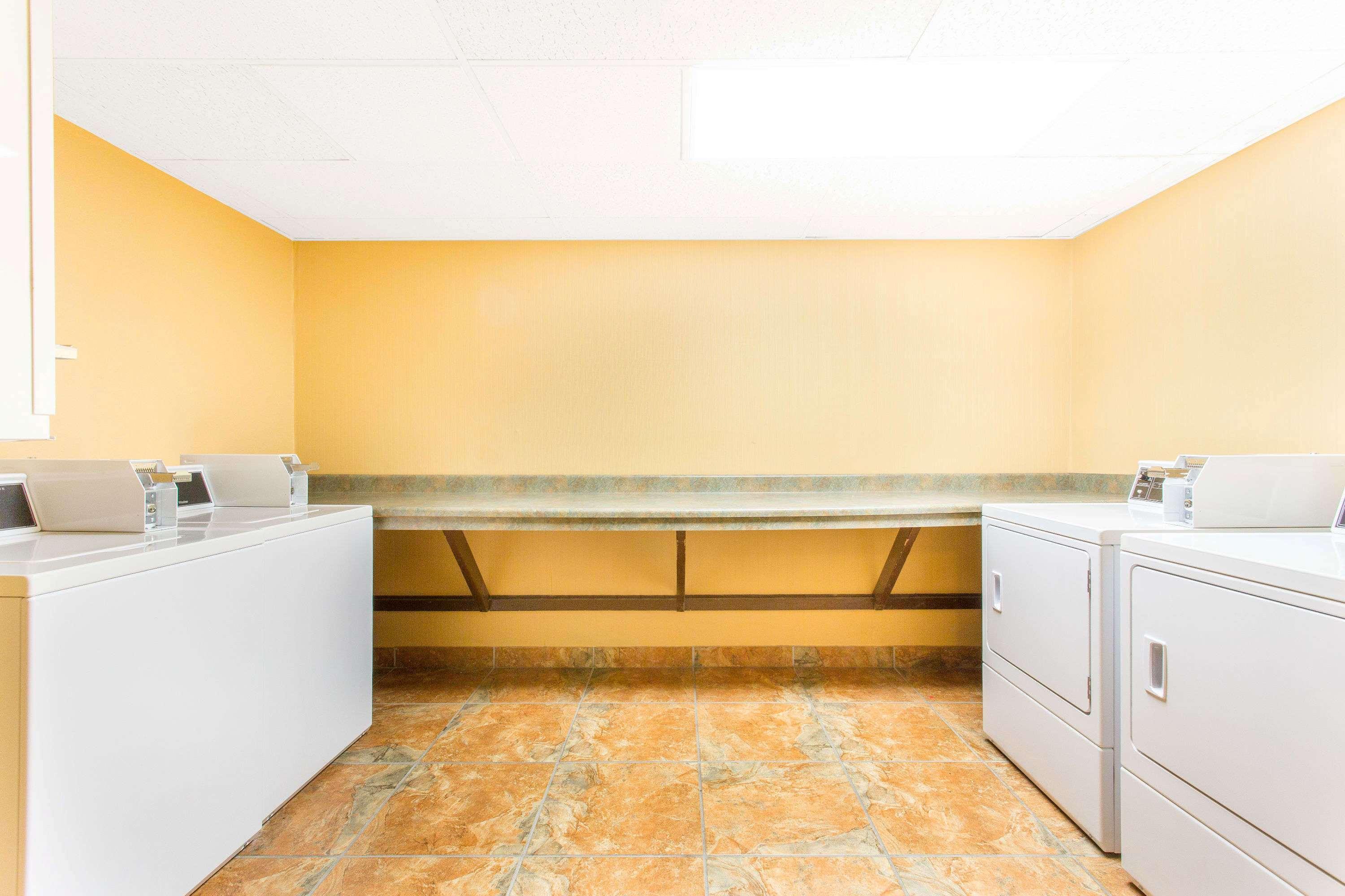 Days Inn By Wyndham Silverthorne Bagian luar foto