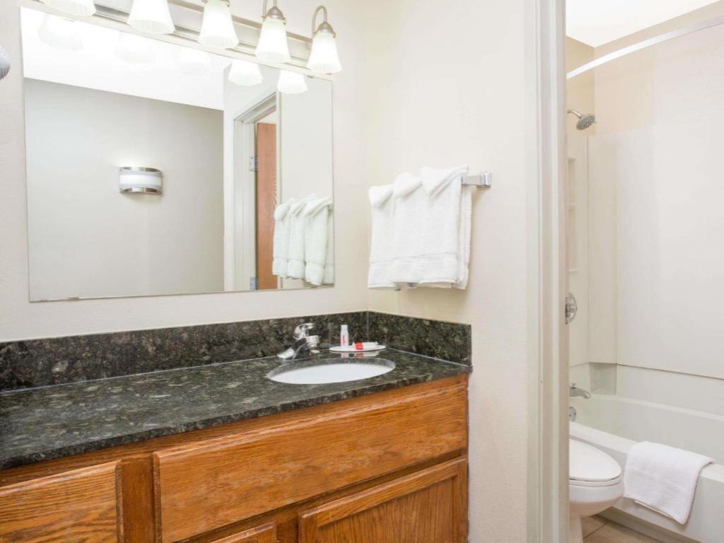 Days Inn By Wyndham Silverthorne Bagian luar foto